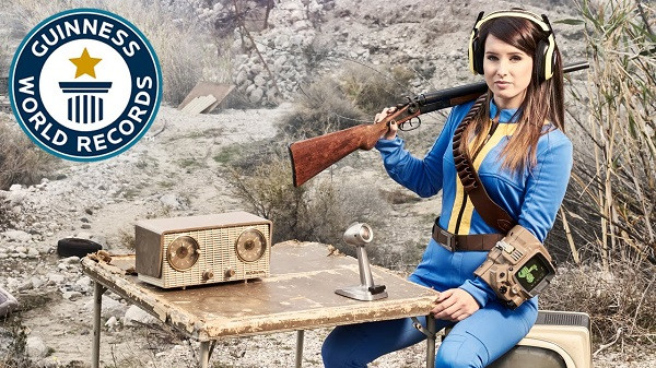 Là một trong những nữ streamer cực kỳ hot trên thế giới, OMGitsfirefoxx (Sonja Reid) từng ghi danh trong Sách kỷ lục Guinness năm 2017 với danh hiệu "Nữ game thủ được theo dõi nhiều nhất trên Twitch". Năm 2016, OMGitsfirefoxx được tạp chí danh tiếng Forbes đưa vào danh sách 30 người trẻ tiêu biểu nhất (30 Under 30).