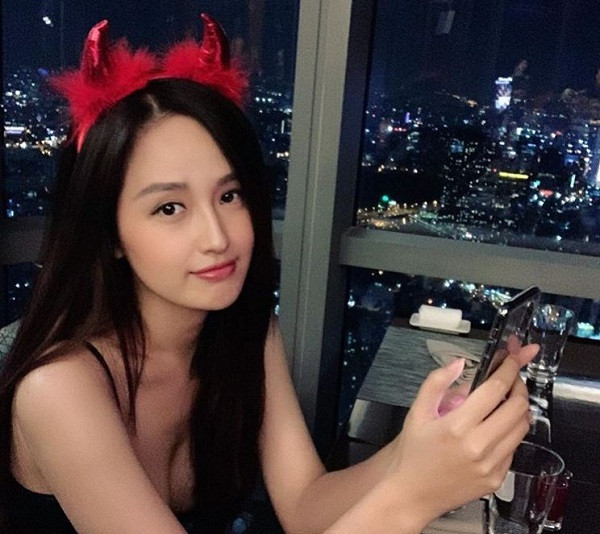 Soi loạt ảnh trên trang cá nhân, không sai khi khẳng định Mai Phương Thúy chính là một fan cứng của Táo khuyết.