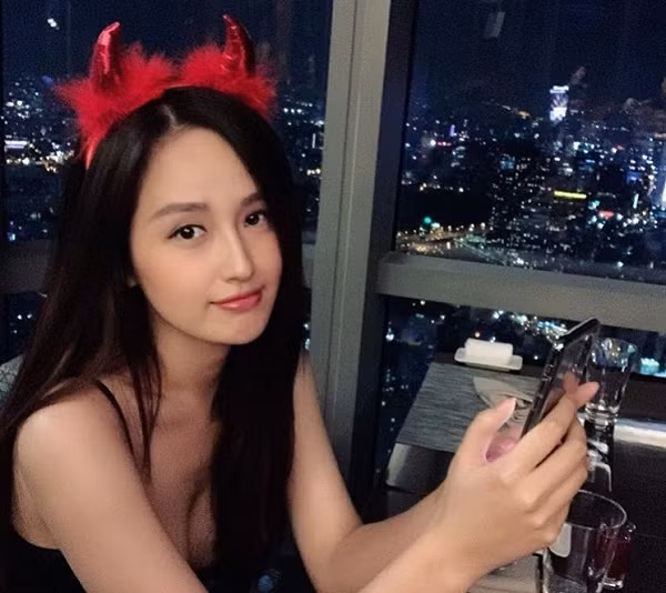 Soi loạt ảnh trên trang cá nhân, không sai khi khẳng định Mai Phương Thúy chính là một fan cứng của Táo khuyết.