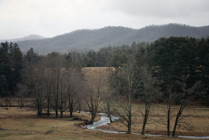 Những nhân viên phản ứng với các tình huống khẩn cấp là những công dân duy nhất được sử dụng máy thu thanh.