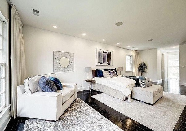 Phòng ngủ không có quá nhiều nội thất, ưu tiên sự thoáng đãng để lưu thông không khí.