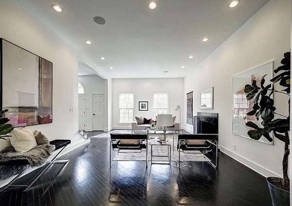 Sau khi thay đổi, căn biệt thự ở Mỹ mang phong cách sang trọng, đơn giản với tone màu trắng đen.