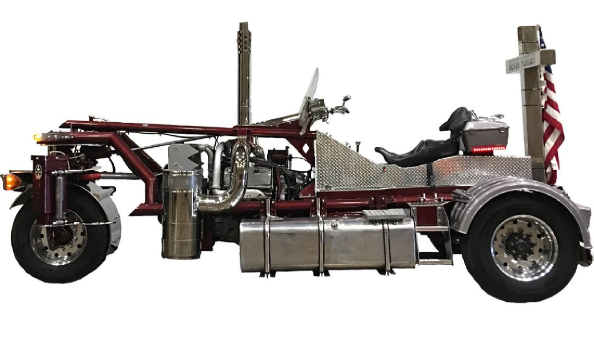 Theo thiết kế, Tower Trike có thể được mô tả như một sự lai tạo giữa xe tải kéo và xe máy. Đó là bởi vì hình dạng giống như một khung xe tải được trang bị tay lái điều khiển.