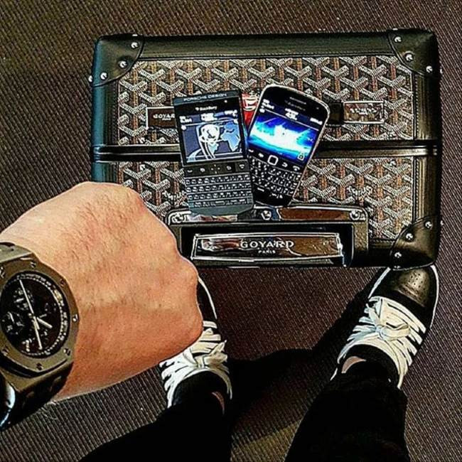 Các băng đảng motor ngoài vòng pháp luật ở Australia, các tổ chức buôn ma túy ở Mỹ và thậm chí các thành viên của tổ chức buôn bán ma túy Sinaloa khét tiếng nhất Mexico đều sử dụng điện thoại Phantom.