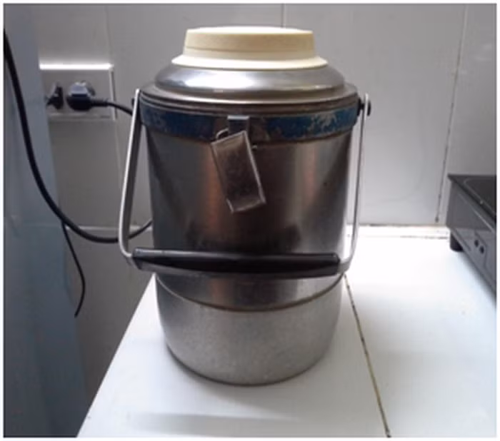 Phích đá TMT (Temet) Liên Xô được dùng khi tủ lạnh vẫn còn là vật dụng xa xỉ với phần lớn người Việt.