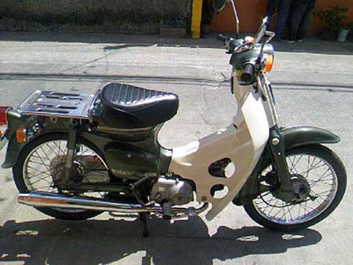 Đầu đội mũ dạ, người mặc áo Ba-đờ-xuy, cưỡi chiếc cúp đã từng là hình ảnh về một người có tiền ở Hà Nội thời xưa. Những chiếc xe như Supper Cub 50, Honda 67, Simson, xe Minsk cũng là cả gia sản mà người Việt Nam thời đó phấn đấu có được. Giá của một chiếc Cub 50 vào những năm đầu thập niên 90 khoảng trên 3 triệu đồng.