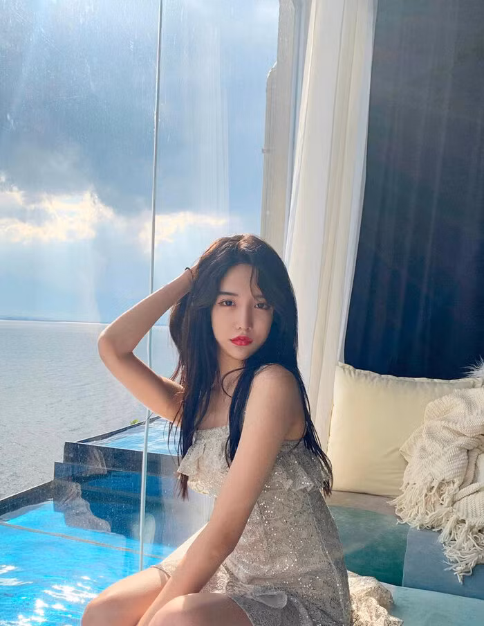 Trước khi chuyển giới, những màn giả gái ngoạn mục của Abbily khiến không ít cô gái phải ganh tị.