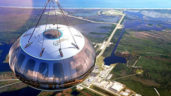 Spaceship Neptune là sản phẩm của Space Perspective được thành lập bởi Jane Poynter và Taber McCallum, gắn khí cầu hydro lên tầng bình lưu để nhìn ngắm Trái Đất từ rìa không gian.