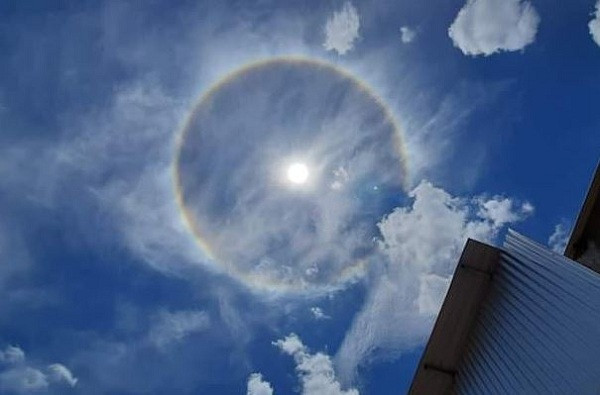 Hiện tượng này cũng có thể xuất hiện quanh mặt trăng hoặc quanh những hành tinh sáng hơn như sao Kim.