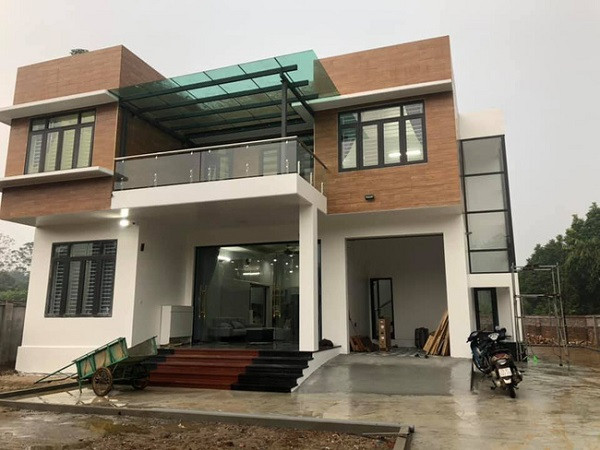 Sau thành công từ YouTube, mới đây Mao Ca (tên thật là Lê Mạnh Cường) khoe căn biệt thự rộng 800m2 ở Ba Vì đã hoàn thành, khiến nhiều người ngưỡng mộ.