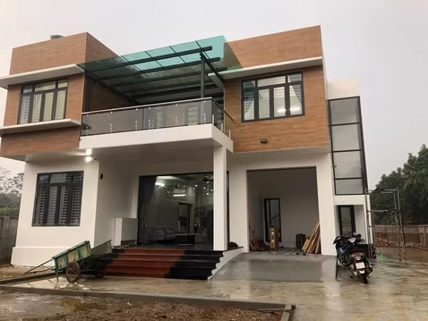 Sau thành công từ YouTube, mới đây Mao Ca (tên thật là Lê Mạnh Cường) khoe căn biệt thự rộng 800m2 ở Ba Vì đã hoàn thành, khiến nhiều người ngưỡng mộ.