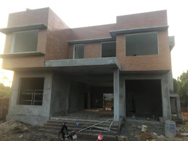 Được biết, căn biệt phủ của Mao Ca có diện tích 800m2, được bắt đầu xây dựng từ năm 2019. Trong quá trình đó, Mao Ca cũng thường xuyên chia sẻ hình ảnh căn nhà trên trang cá nhân.