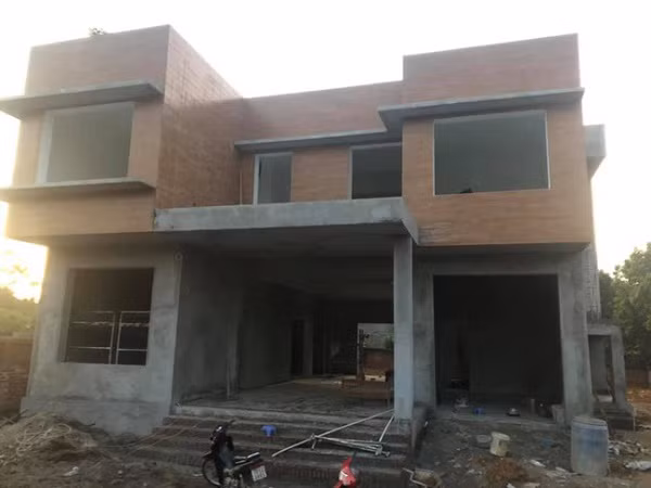 Được biết, căn biệt phủ của Mao Ca có diện tích 800m2, được bắt đầu xây dựng từ năm 2019. Trong quá trình đó, Mao Ca cũng thường xuyên chia sẻ hình ảnh căn nhà trên trang cá nhân.