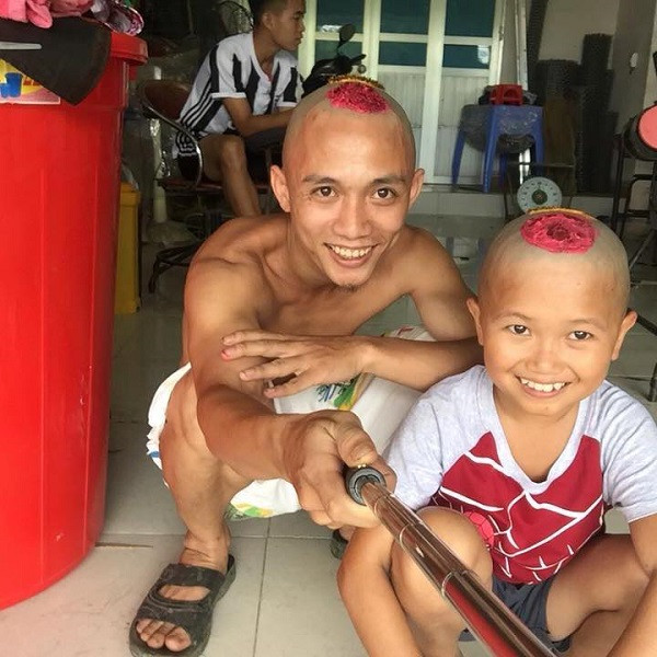 Trước đó, trang phân tích Socialable từng ước tính doanh thu của kênh Ẩm thực Tam Mao có thể từ 15.000 - 240.000USD/tháng (khoảng 350 triệu - 5,6 tỷ đồng). Tuy nhiên các Youtuber ở Việt Nam sẽ chỉ đạt mức thấp nhất, đồng nghĩ với việc chỉ riêng với kênh chính này anh em Tam Mao cũng có thể thu về khoảng 350 triệu/tháng.