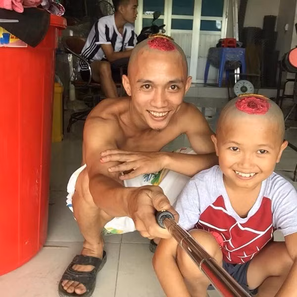 Trước đó, trang phân tích Socialable từng ước tính doanh thu của kênh Ẩm thực Tam Mao có thể từ 15.000 - 240.000USD/tháng (khoảng 350 triệu - 5,6 tỷ đồng). Tuy nhiên các Youtuber ở Việt Nam sẽ chỉ đạt mức thấp nhất, đồng nghĩ với việc chỉ riêng với kênh chính này anh em Tam Mao cũng có thể thu về khoảng 350 triệu/tháng.