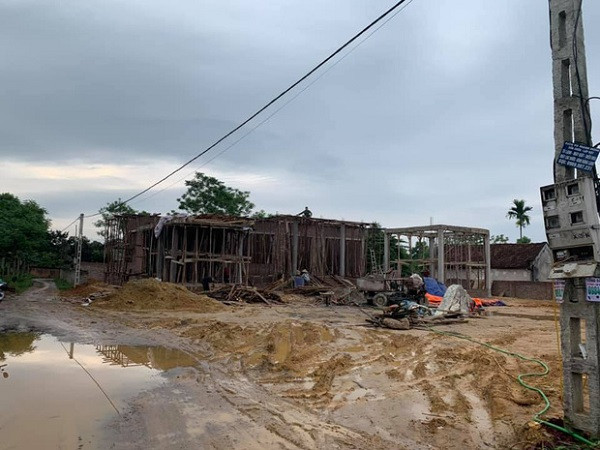 Căn biệt thự của Mao Đệ đang trong quá trình xây dựng, chẳng kém cạnh biệt phủ của Mao Ca. Có lẽ Anh em Tam Mao là một trong những Youtuber đầu tư nhiều tiền nhất vào chuyện nhà cửa.