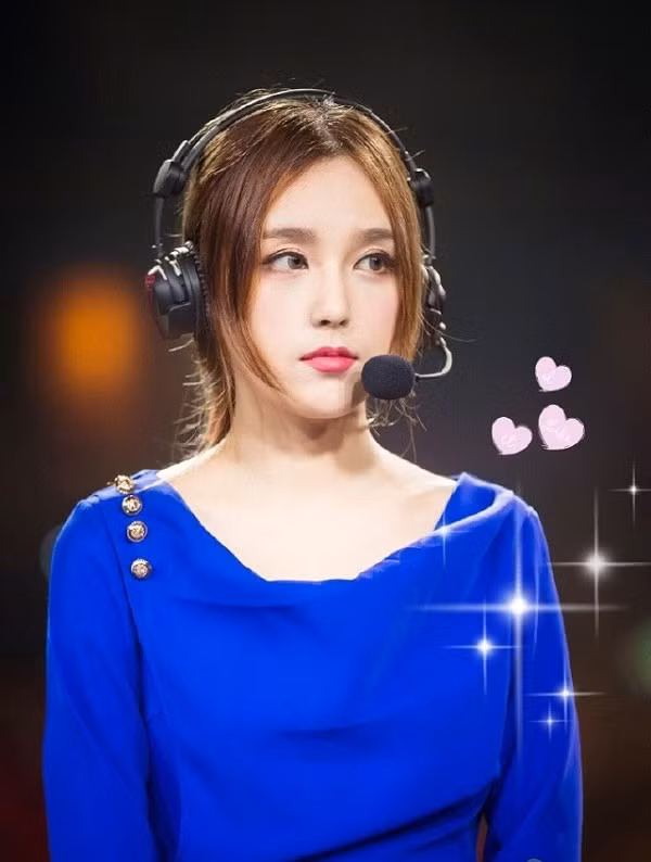  Nữ streamer Rita đang là cái tên ''nổi đình nổi đám'' trong giới eSports, đặc biệt là cộng đồng Liên Minh Huyền Thoại sau khi trở thành dẫn chương trình kiêm nữ streamer cho giải đấu LPL.