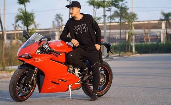 Không ít lần Nguyễn Thành Nam bị cộng đồng mạng chỉ trích gay gắt, tạo nên làn sóng tẩy chay NTN Vlogs. Thậm chí anh từng bị Youtube xử lý khi tắt chức năng kiếm tiền, quảng cáo trong thời gian dài.