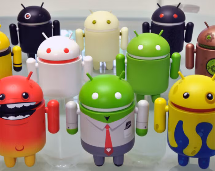 Biểu tượng của hệ điều hành Android là một chú người máy màu xanh. Tuy nhiên, chú người máy này không phải tên là Android và thực sự là không có tên.