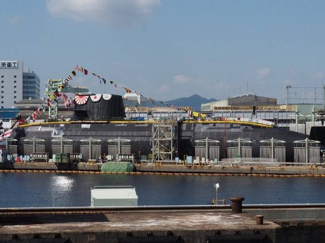 Nhờ việc sử dụng pin lithium-ion, quá trình sạc thông qua động cơ diesel nhanh hơn nhiều, và thời lượng pin cũng cao hơn nhiều so với mẫu tàu ngầm trang bị pin acid chì.