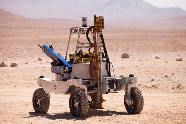 Đầu năm 2019, các nhà khoa học từ Nasa và Đại học Carnegie Mellon ở Mỹ đã thử nghiệm robot tự hành khoan xuống dưới bề mặt Sa mạc Atacama và phát hiện loài vi khuẩn kháng muối kỳ lạ trong lòng đất. Điều này có lẽ sẽ cung cấp manh mối về sự sống nào có thể vẫn tồn tại trên sao Hỏa.