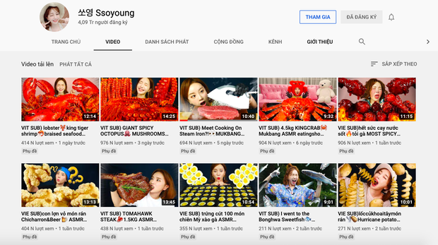 Thay vì ngồi ăn bình thường, cô nàng này lại thu hút người xem bằng cách "vật lộn" với những con vật, mặt nhăn mày nhó xử lý chúng để rồi sau đó ngồi ăn tỉnh bơ và ngon lành như chưa hề có chuyện gì xảy ra.