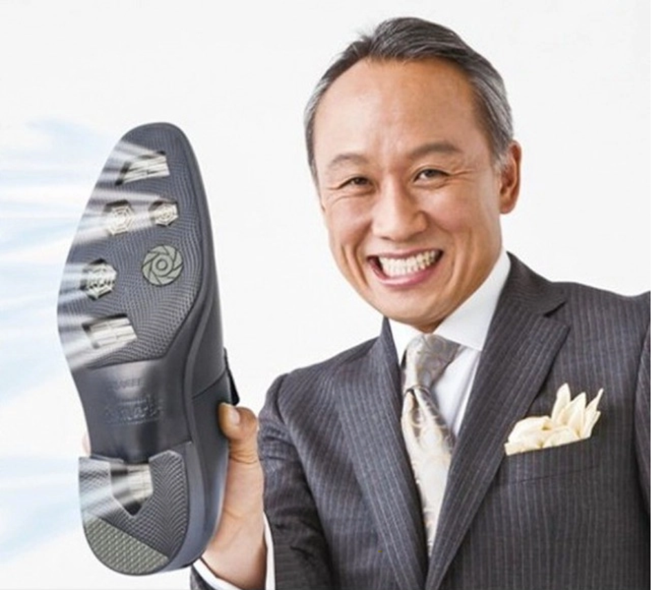 Xua tan nỗi lo bàn chân ra mồ hôi, gây mùi khó chịu với chiếc giày điều hòa có một không hai.