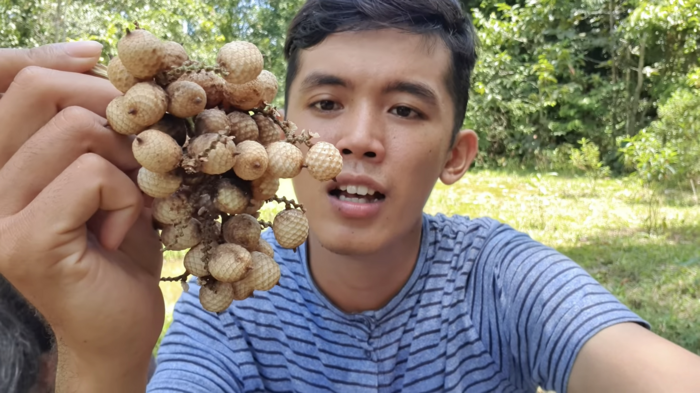 Youtuber cũng không quên gửi lời cảm ơn đến người hâm mộ và người xem đã ủng hộ anh chàng suốt thời gian qua.