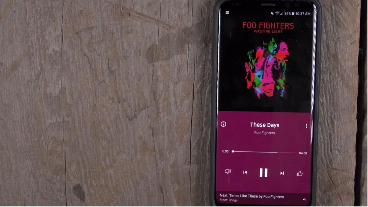 Ra đời từ năm 2007, YouTube đã thay đổi cách chúng ta sử dụng truyền thông và khai sinh ra thêm một nền tảng mới là truyền thông YouTube. Với ứng dụng này, người xem có thể vừa là tác giả, nhà sản xuất, nhiều người đã trở thành triệu phú nhờ sản xuất nội dung trên YouTube và Việt Nam cũng không đứng ngoài cơn sóng trên.