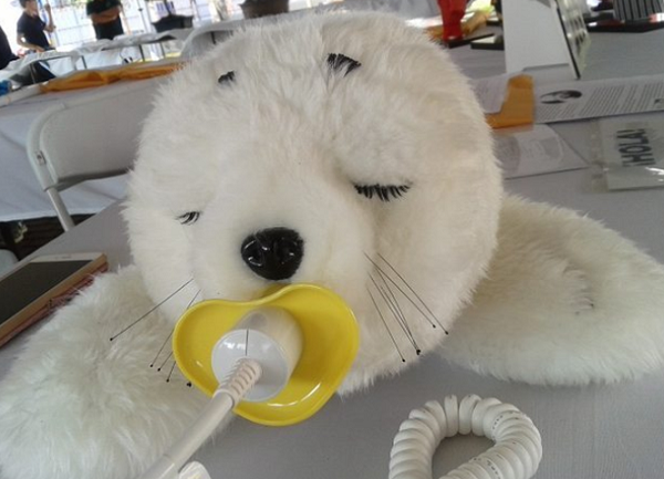 Người ta đã từng tạo ra loại trị liệu trông như một con thú cưng đáng yêu để hỗ trợ bệnh nhân mắc chứng mất trí - chứng bệnh phổ biến ở Nhật Bản.