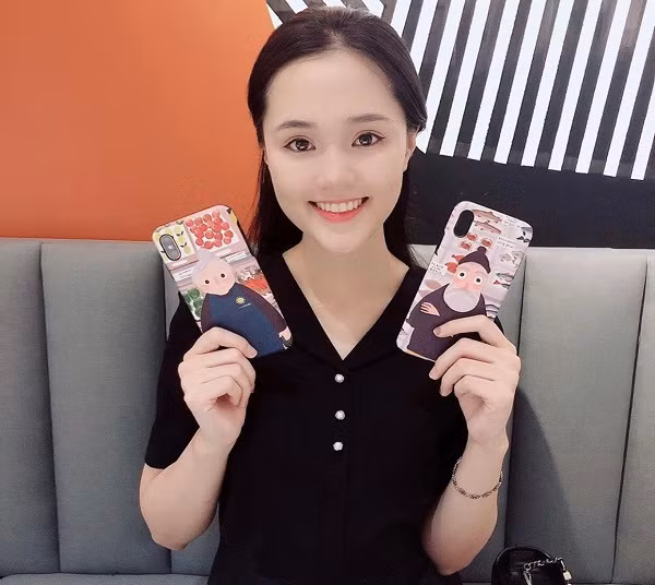 Tháng 5/2019 Quỳnh Anh từng khoe ảnh mua ốp điện thoại đôi cùng Duy Mạnh. Trong ảnh, có thể thấy cả hai sử dụng iPhone XS Max. Ảnh: Instagram NV