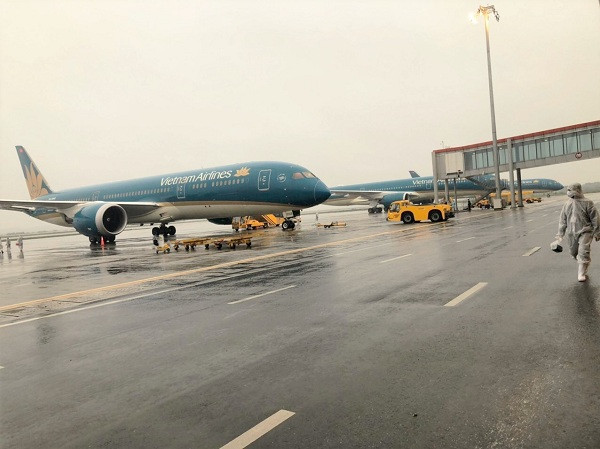 Vietnam Airlines thực hiện các chuyến bay chở khách giữa Việt Nam và châu Âu nhằm hỗ trợ công dân Việt Nam về nước.