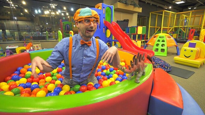 Blippi được dẫn dắt bởi nghệ sĩ giải trí Stevin John. Các video tập trung vào giảng dạy kiến thức cơ bản như màu sắc, số và chữ. Một số video của kênh này phù hợp để đưa vào giáo án tiếng Anh cho lứa tuổi mầm non. Blippi thu được 17 triệu USD và 8,2 tỷ lượt xem.