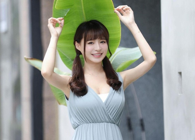 Mặc dù khi livestream hay ăn mặc hở bạo nhưng trên trang cá nhân, nữ streamer này lại ít khi đăng ảnh gợi cảm như thế.