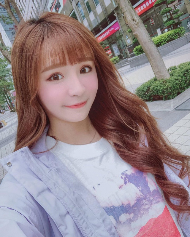 Mỹ nhân của làng streamer xứ Đài khiến nhiều người khó rời mắt mỗi khi diện trang phục gợi cảm.