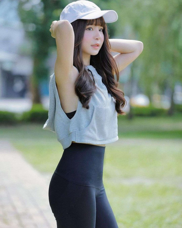 Tuy có gương mặt xinh xắn nhưng Yuan Yuan lại không ít lần vướng scandal.