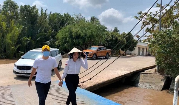 Những hành động của Thuỷ Tiên và Công Vinh dành cho bà con miền Tây đang được rất nhiều người ủng hộ và khen ngợi.