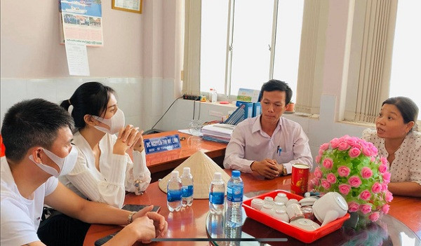 Trước đó Thủy Tiên và ông xã Công Vinh đã trực tiếp đi khảo sát ở tỉnh Tiền Giang, Bến Tre để lắp máy lọc nước. Nữ ca sĩ tiết lộ hiện cô vẫn lên danh sách khảo sát tiếp để giúp đỡ bà con miền Tây và số tiền ủng hộ sẽ tiếp tục tăng lên.