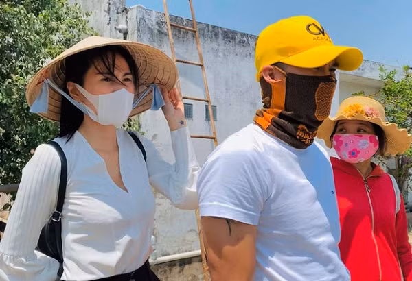 Những ngày vừa qua, bà con ở miền Tây đang chịu nhiều khó khăn trong sinh hoạt và sản xuất do ảnh hưởng của đợt hạn hán cùng với ngập mặn kéo dài. Trong số dàn nghệ sĩ đứng ra tài trợ chi phí và lập quỹ kêu gọi khán giả chung tay giúp đỡ người dân miền Tây vượt hạn những ngày qua không thể không nhắc đến Thủy Tiên.