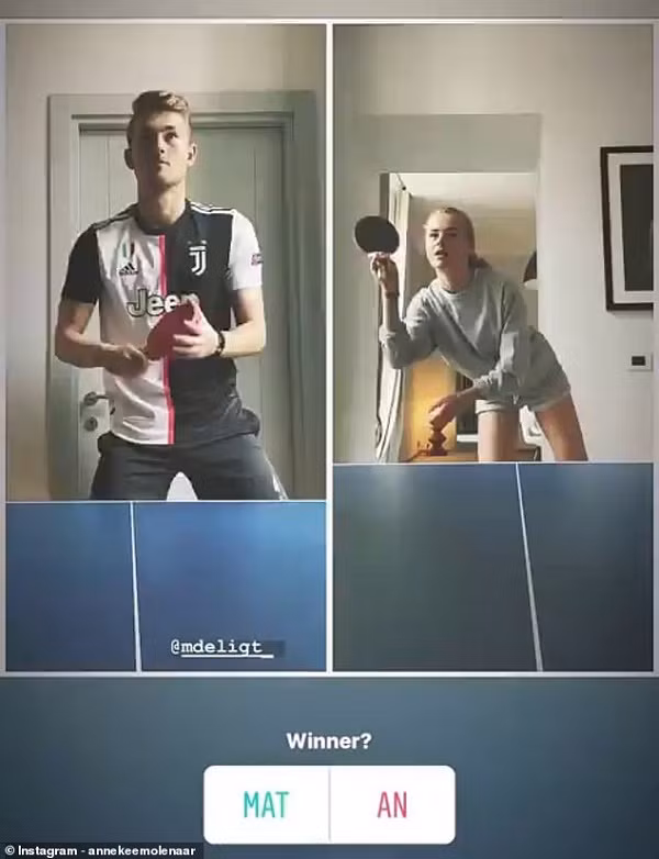 Trung vệ người Hà Lan Matthijs De Ligt của Juventus rủ bạn gái Annekee Molenaa đánh bóng bàn ngay trong căn hộ nhỏ của mình. Anh còn cập nhật Instagram story nhờ fan dự đoán người thắng cuộc trong "trận đấu thế kỷ'' này.