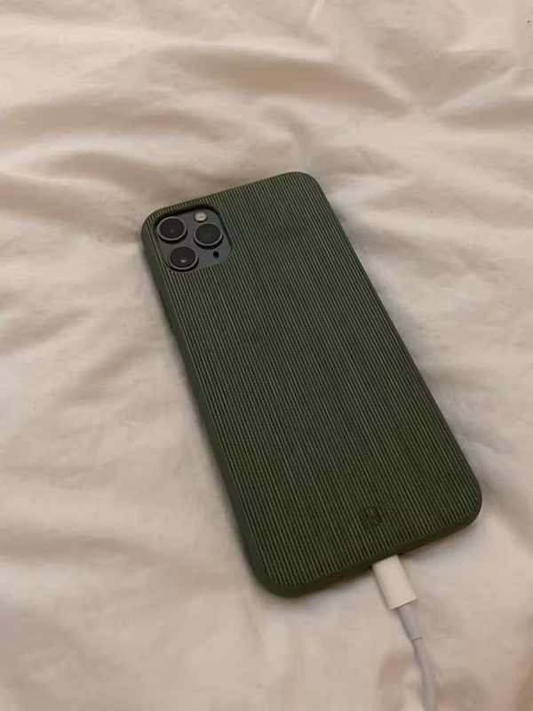 Quế Vân hiện đang sử dụng iPhone 11 Pro Max màu đen - chiếc điện thoại được nhiều sao Việt sở hữu.