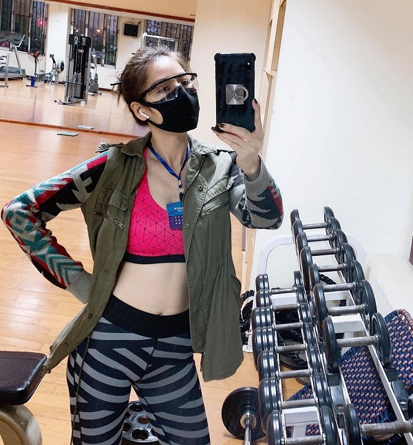 Theo dõi trang cá nhân của Quế Vân, có thể thấy cô khá mê sử dụng mạng xã hội. Quế Vân thường xuyên cập nhật hình ảnh công việc, cuộc sống thường ngày cũng như các sự kiện mà cô tham gia trên trang cá nhân.