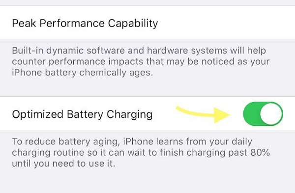 Kể từ iOS.13, Apple có thêm chế độ sạc pin tối ưu Optimized Battery Charging cho người dùng trải nghiệm. Tính năng này thường được kích hoạt khi người dùng sạc qua đêm và duy trì viên pin ở một mức tối ưu khi sạc, chỉ đạt đến mức 100% trước thời điểm người dùng thường xuyên thức dậy.