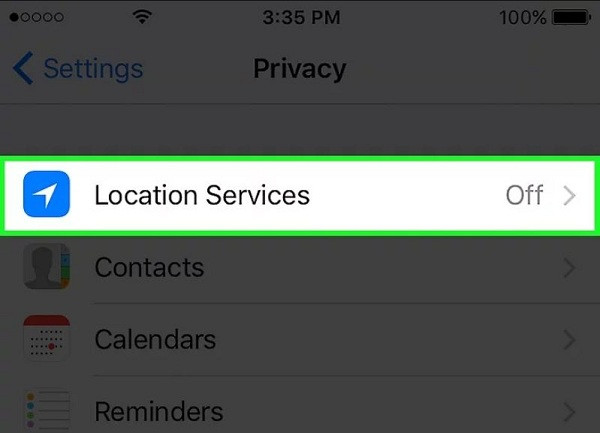 Hãy tắt chế độ dịch vụ địa điểm (Locations) trong các ứng dụng không cần sử dụng đến. Việc phải liên tục theo dõi địa điểm khi bạn khởi chạy một ứng dụng nào đó cực kỳ ngốn pin.