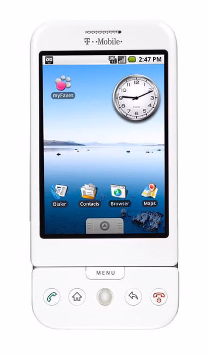 Được biết đến ở Mỹ với cái tên T-Mobile G1 và các thị trường khác là HTC Dream, chiếc điện thoại Android đầu tiên trên thế giới sở hữu một thiết kế khá “dị”. Ngoại hình của máy không được đánh giá cao cho lắm, tuy nhiên chiếc smartphone này lại được trang bị một hệ điều hành có mã nguồn mở và khả năng truy cập các tiện ích đến từ Google như Gmail, Maps, và YouTube.