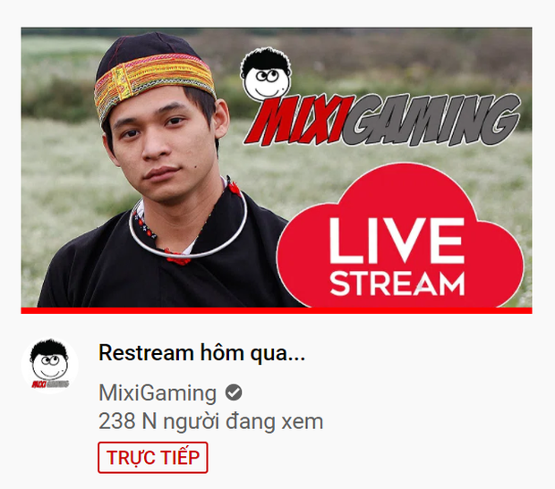 Tộc trưởng MixiGaming đã phá kỷ lục của chính mình khi lượng người xem trực tuyến vlog review nhà mới của anh lên đến hơn 242.000 người ở thời điểm đông nhất.