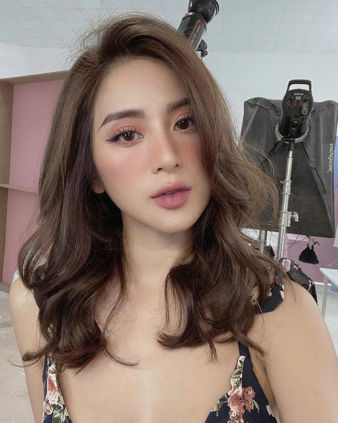 Xinh đẹp và được biết đến với những màn vũ đạo dứt khoát, cá tính, thông tin cô quyết định lấy chồng năm 19 tuổi từng khiến không ít fan nam tiếc nuối.