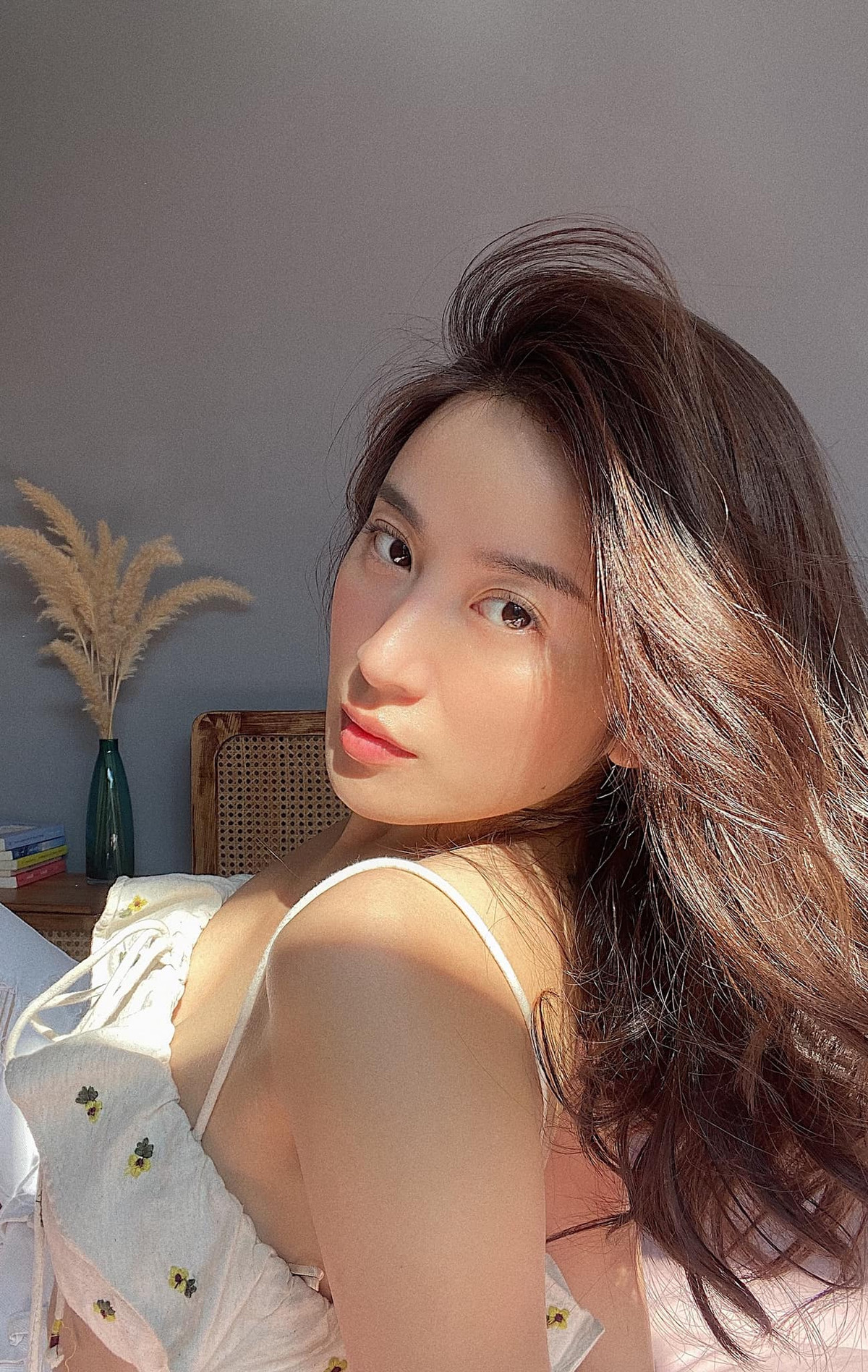 Thậm chí, có những người còn gọi Ngọc Anh với biệt danh "mỹ nhân không tuổi", "người phụ nữ không già", "biểu tượng nhan sắc một thời",...