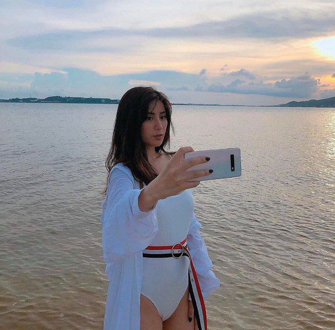 Sau đó hơn chục năm, Ngọc Anh xác nhận chuyện ly hôn và trở thành mẹ đơn thân khi mới tròn 30 tuổi.