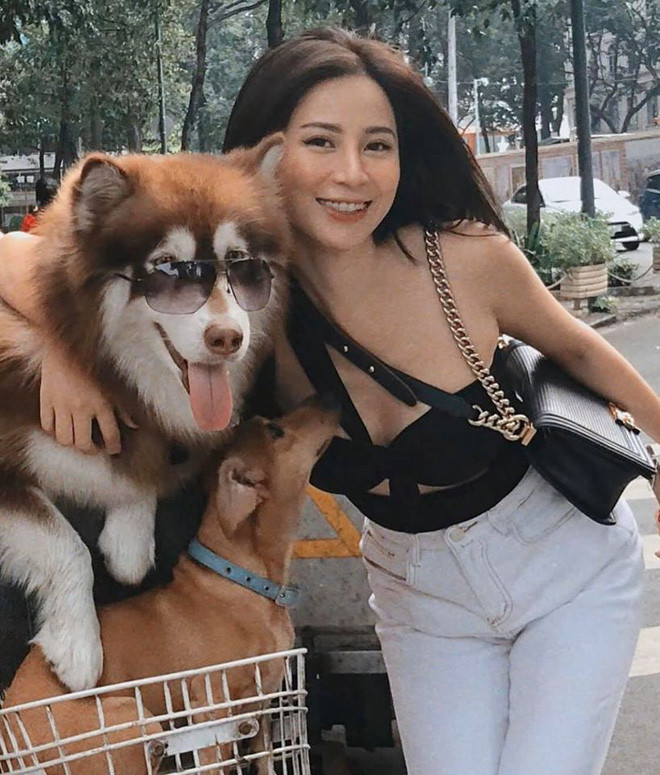 Cô nàng vẫn cập nhật những hình ảnh mới trên Facebook để chia sẻ với bạn bè và người hâm mộ.